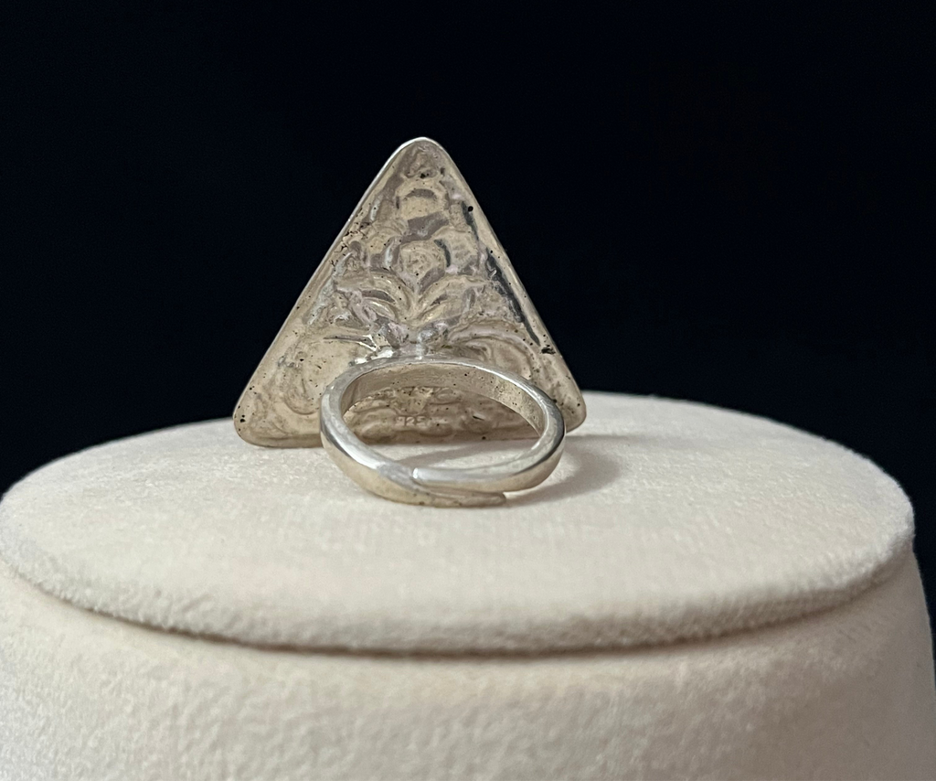 Chitai Triangle Ring