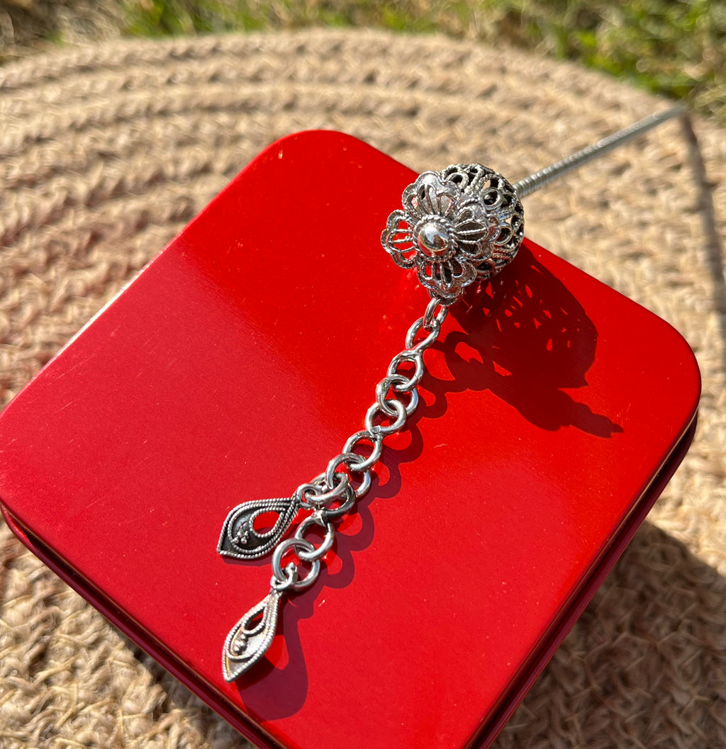 Detailed filigree Juda pin