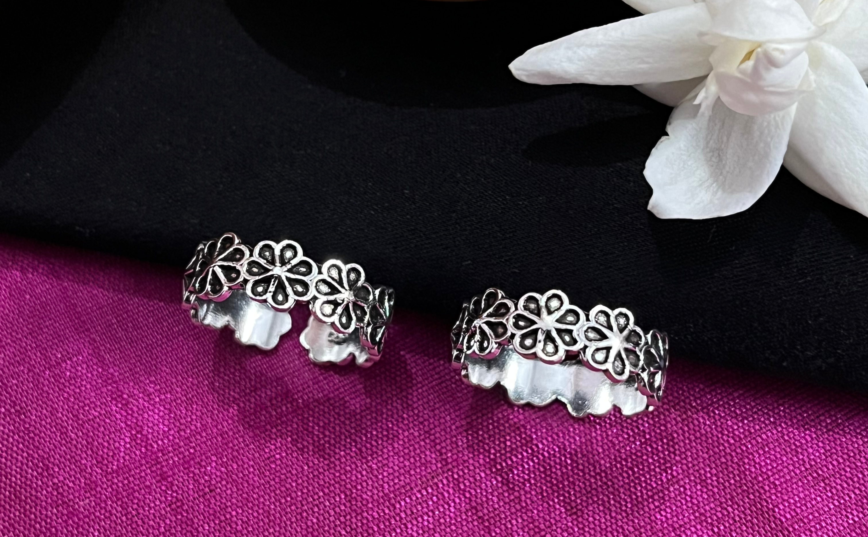 Flower Sequence Toe Ring
