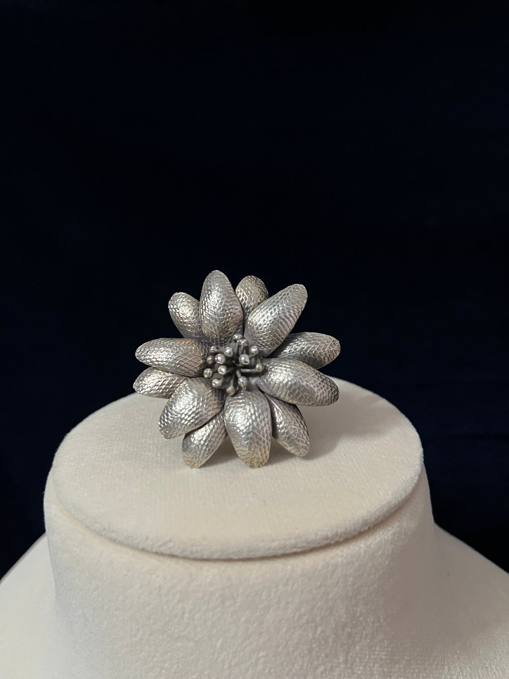 Gulbahar Pushp Ring
