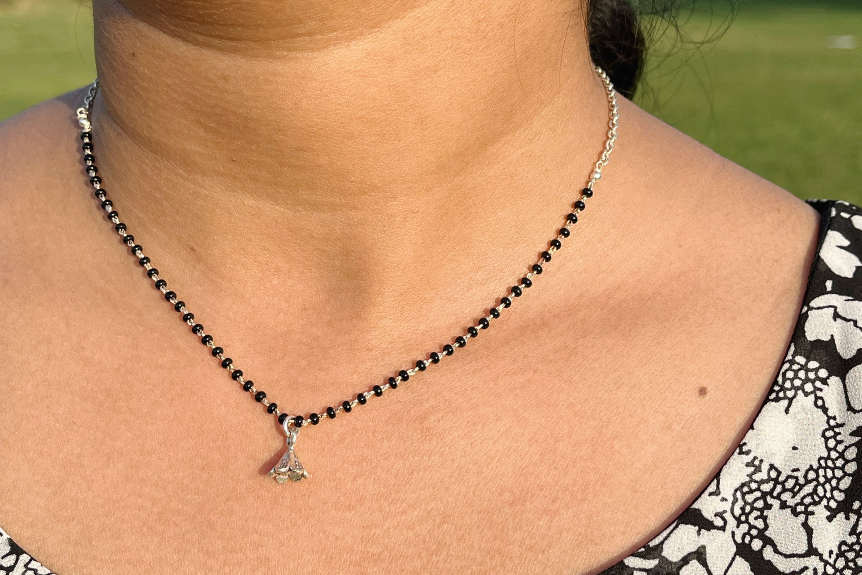 Minimal flower chain Mangalsutra