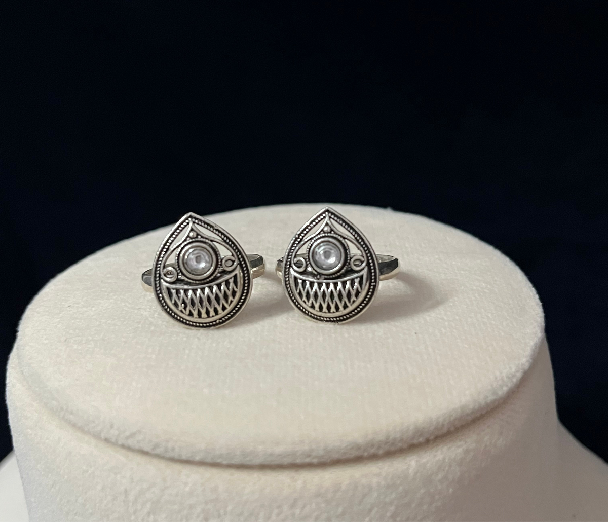 Fine Drop Carved Toe Ring