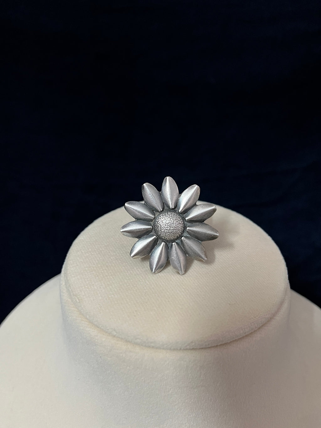 Dreamy Daisy Ring