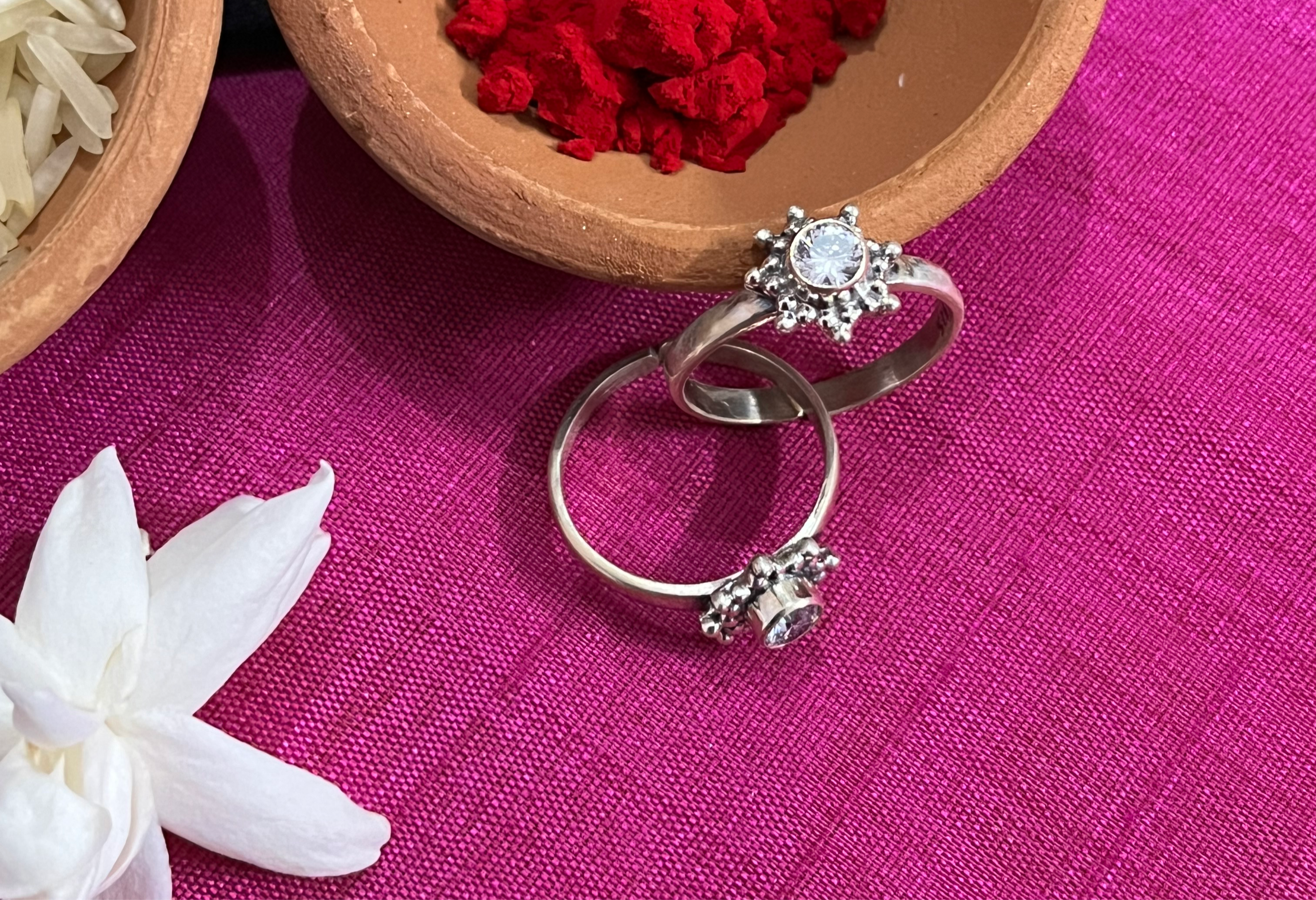 White Stone Sitara Toe Ring
