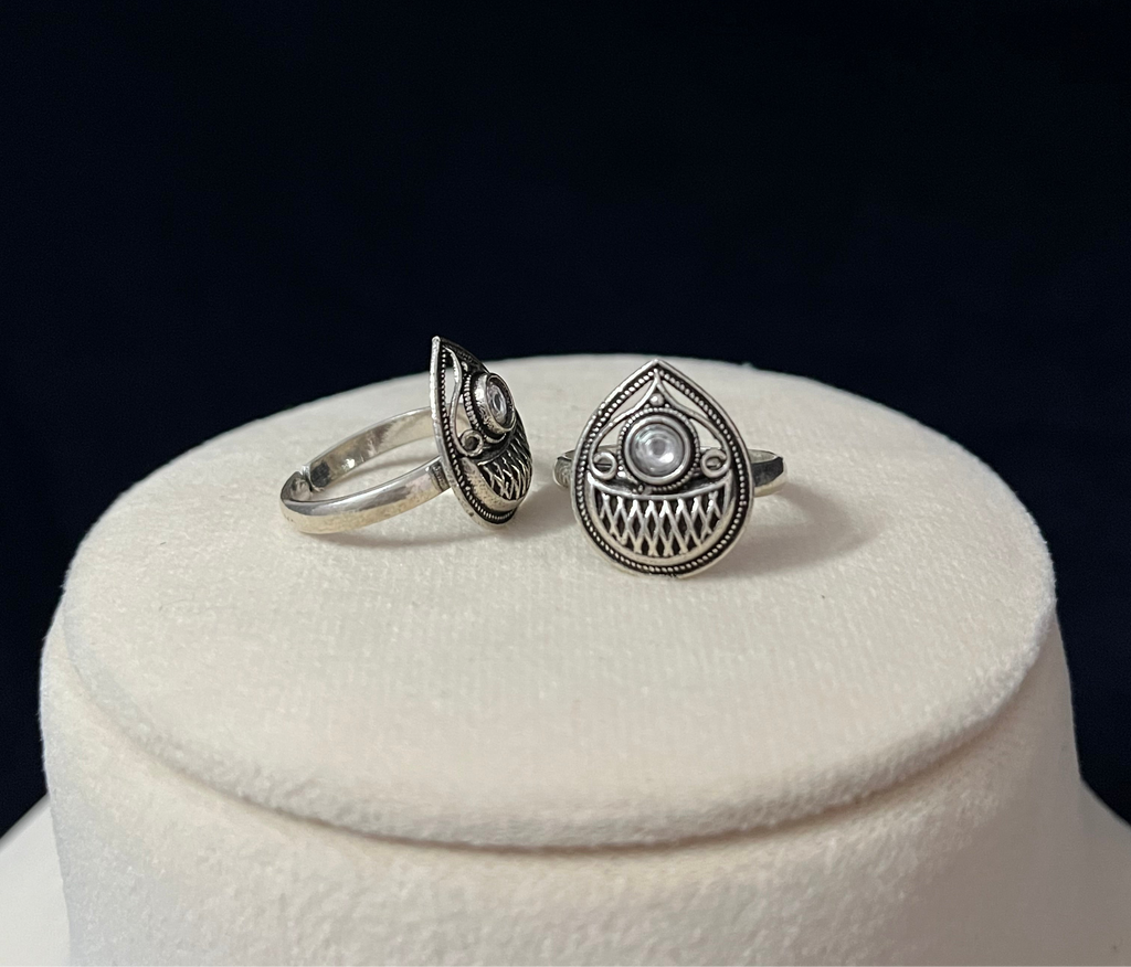 Fine Drop Carved Toe Ring