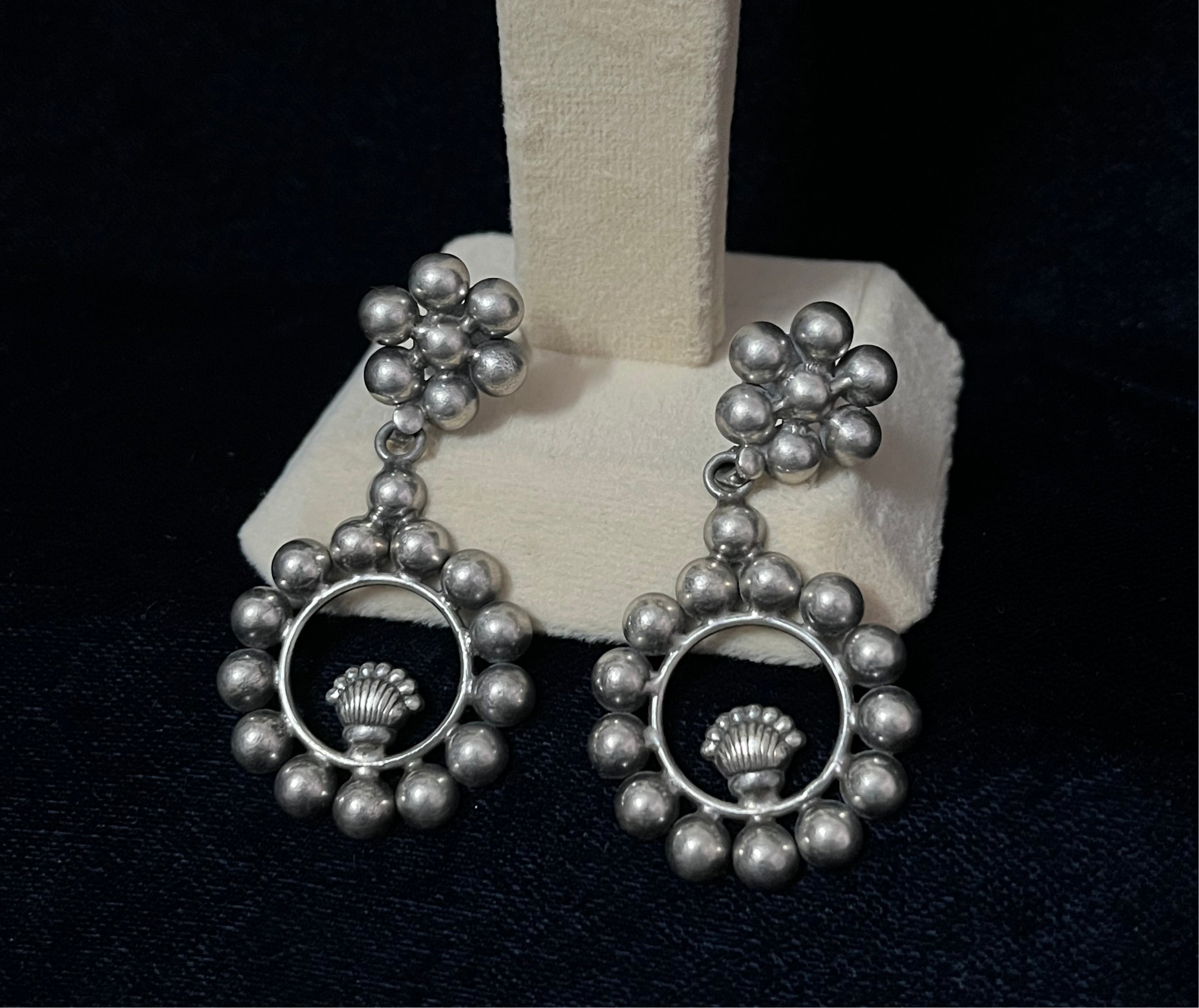 Kudi Swing Stud Earring