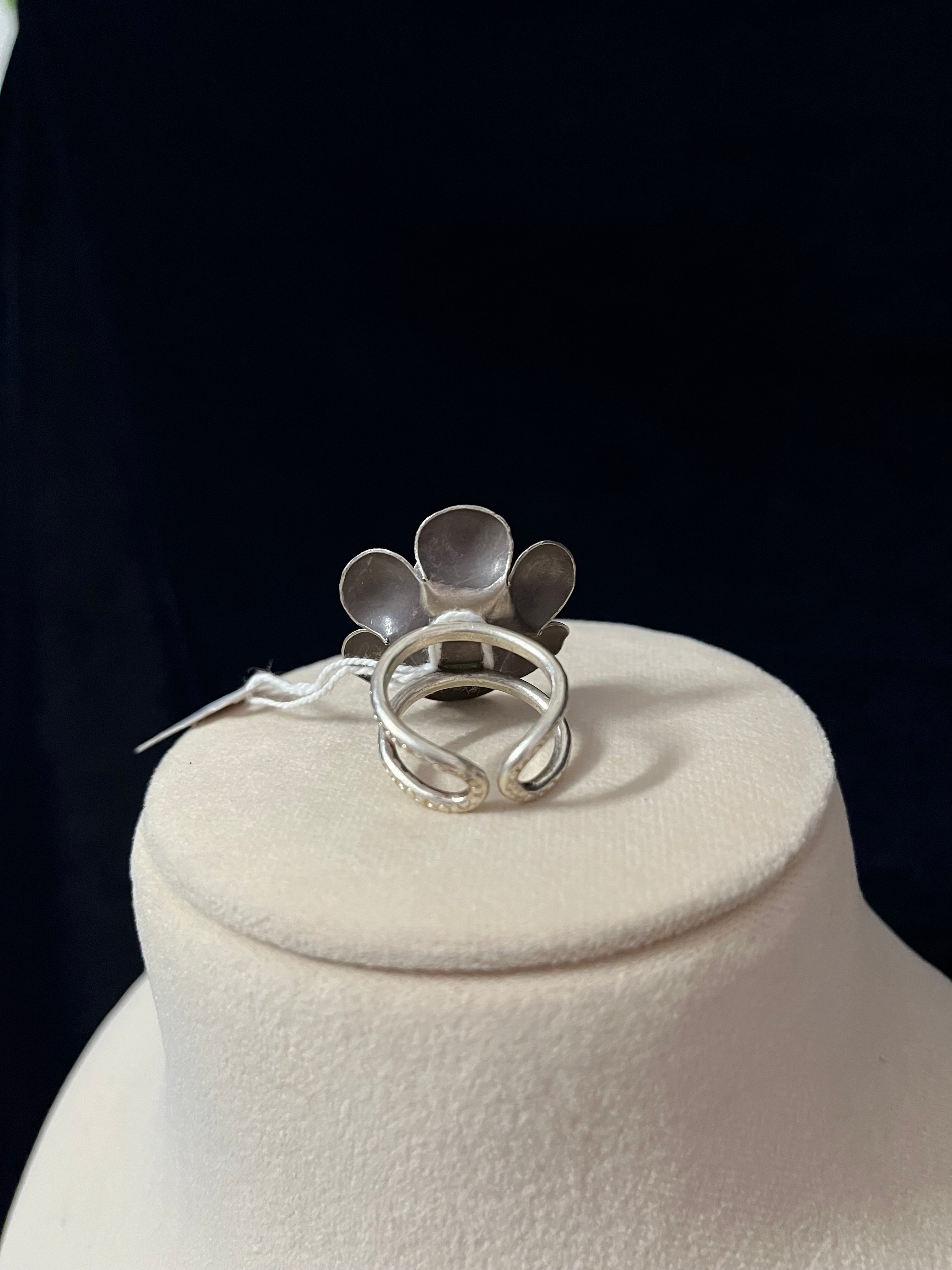 Blooming Rose ring round petal