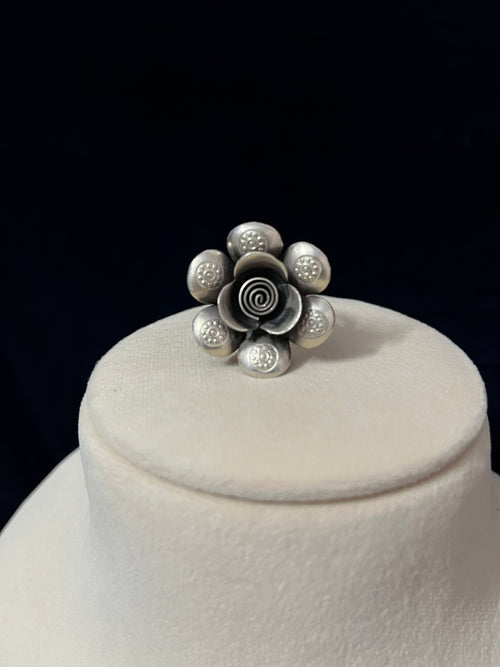 Blooming Rose ring round petal