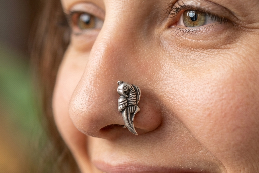 Parrott Nose Pin (Pierce)
