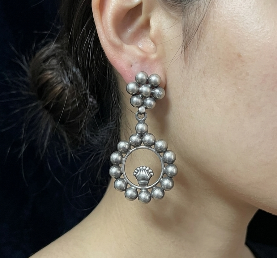 Kudi Swing Stud Earring