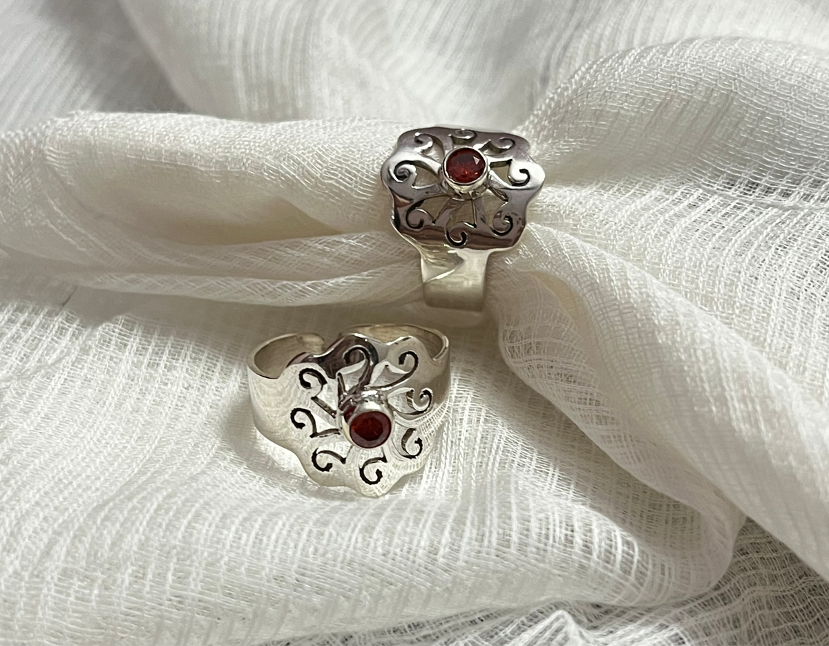 Red Stone Flower Toe Ring