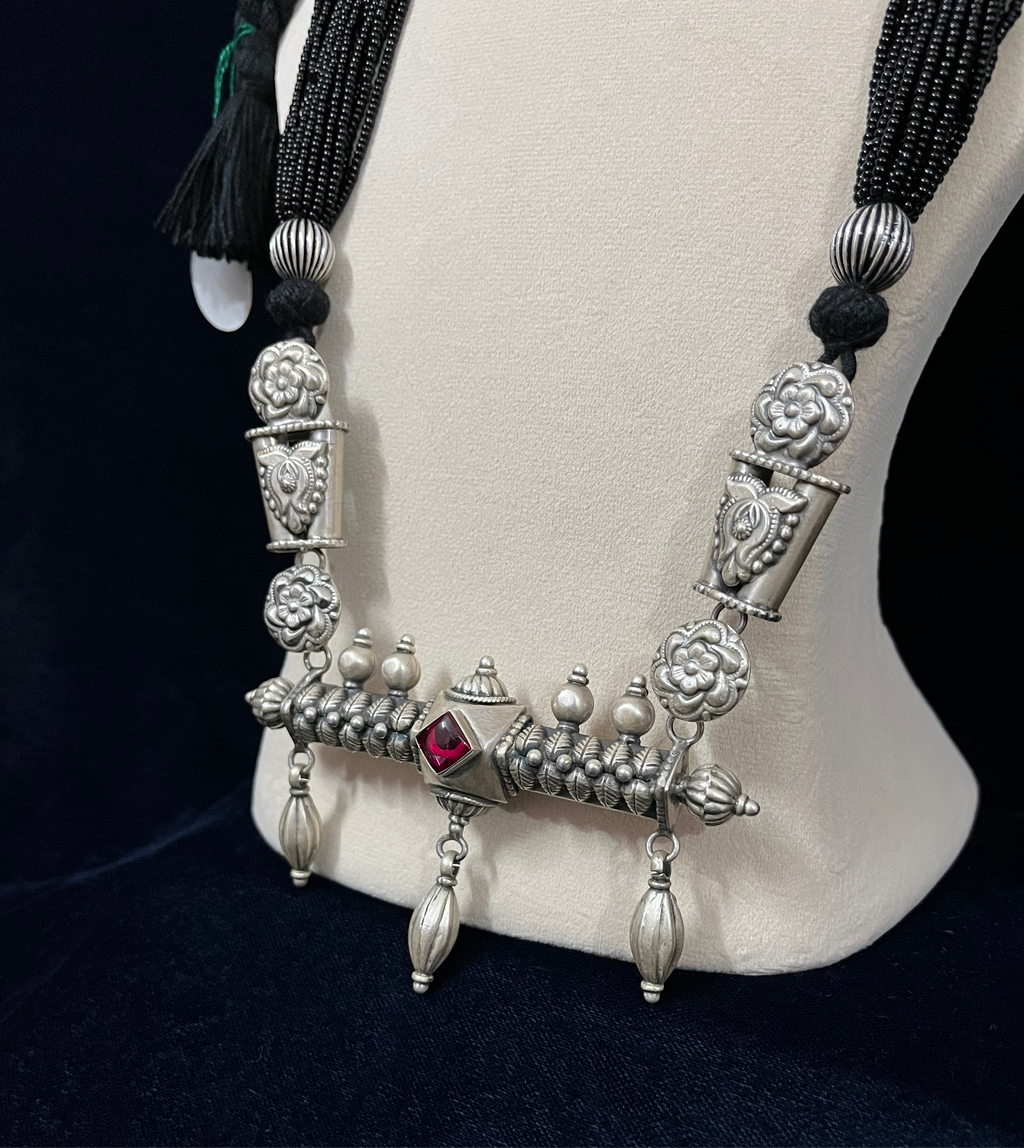 Vintage Inspired Detailed Flower Necklace