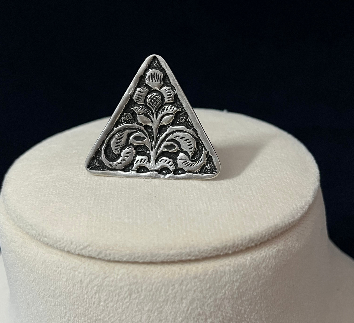 Chitai Triangle Ring