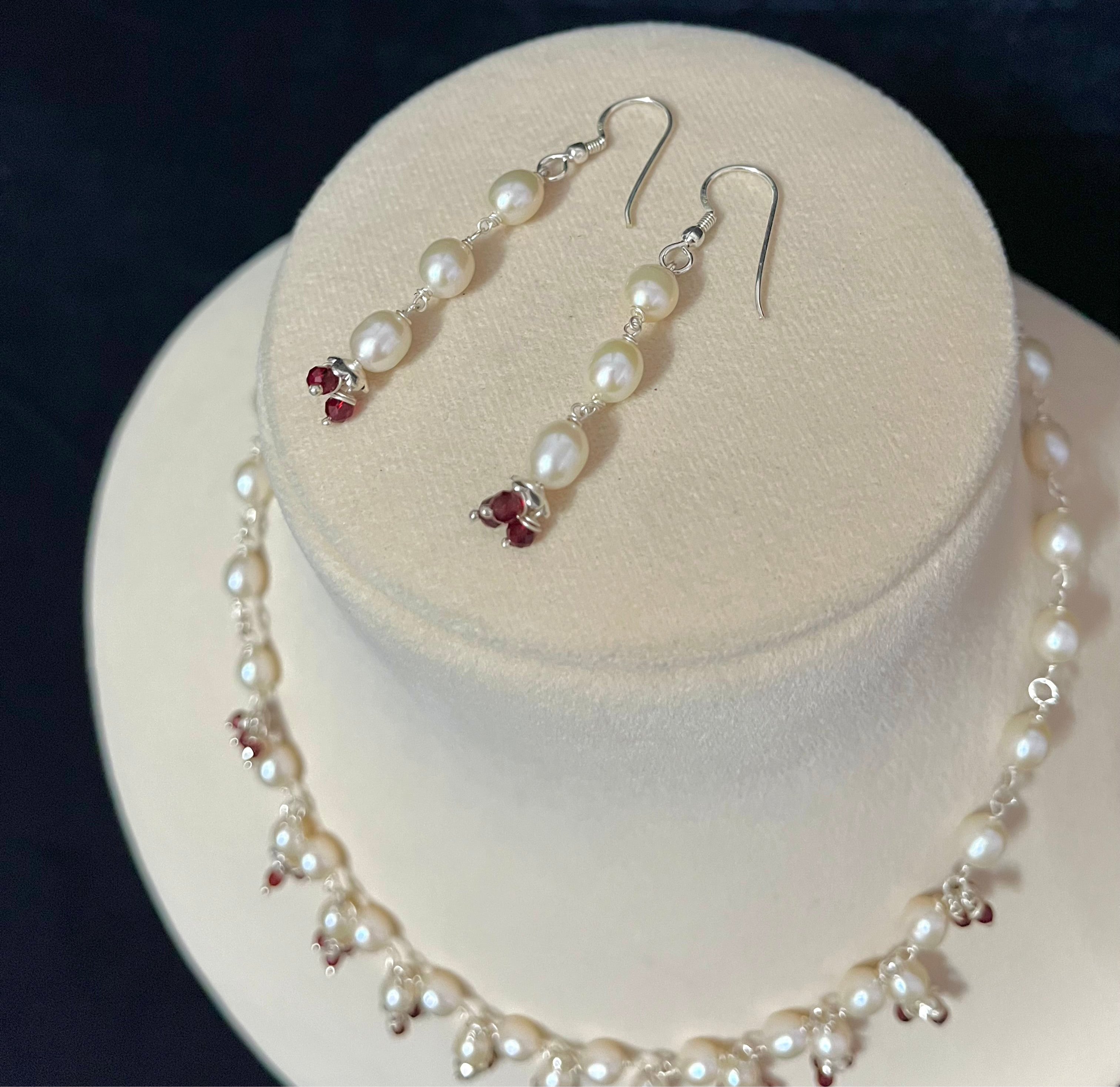 Dancing Pearls Necklace set