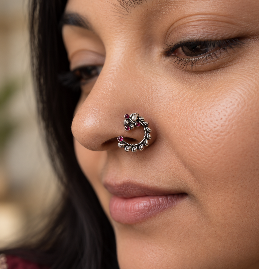 Small Amiya Moon Nose Pin (Pierce)