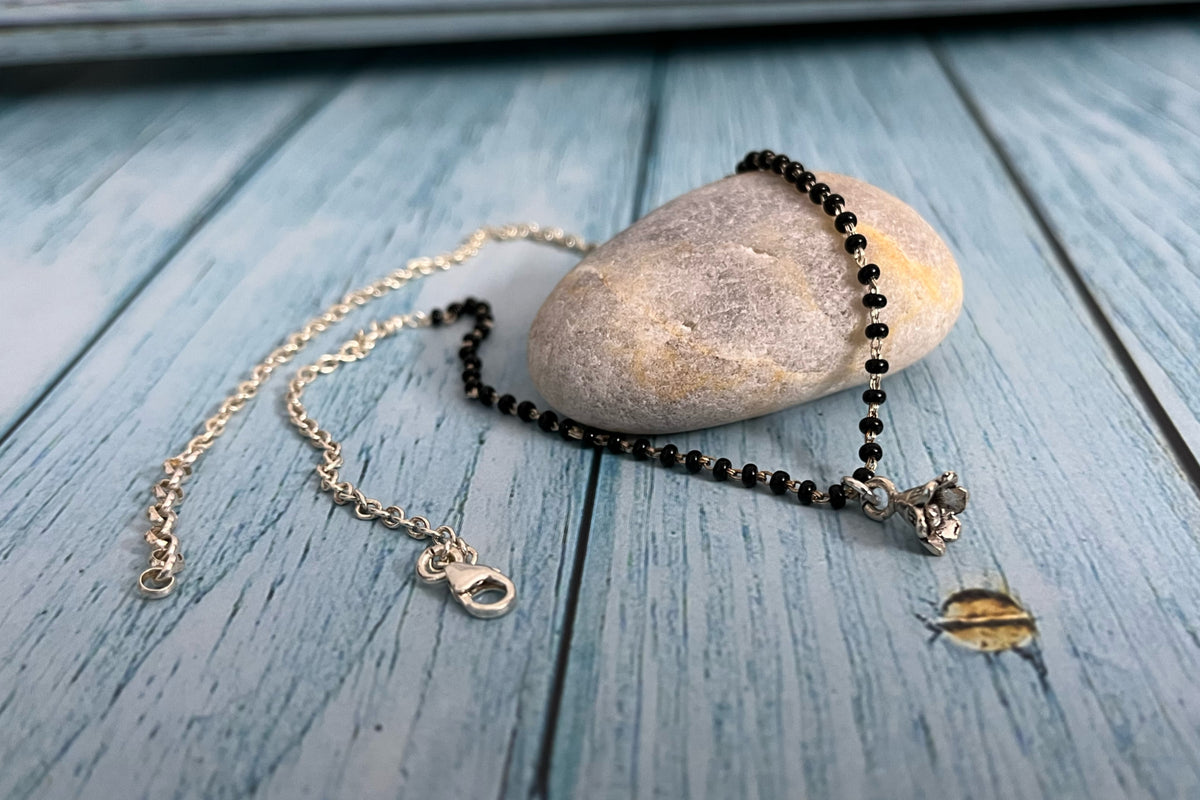 Minimal flower chain Mangalsutra