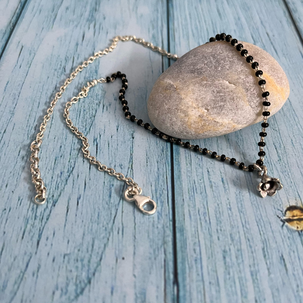 Minimal flower chain Mangalsutra