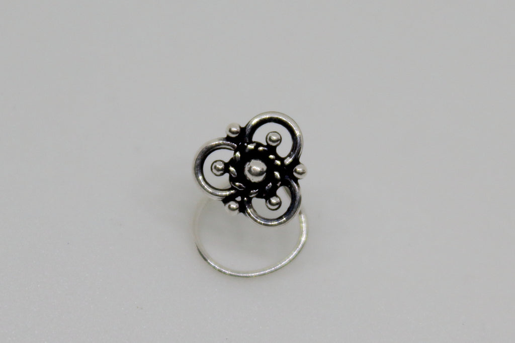 Tri Petal Rawa Nose Pin