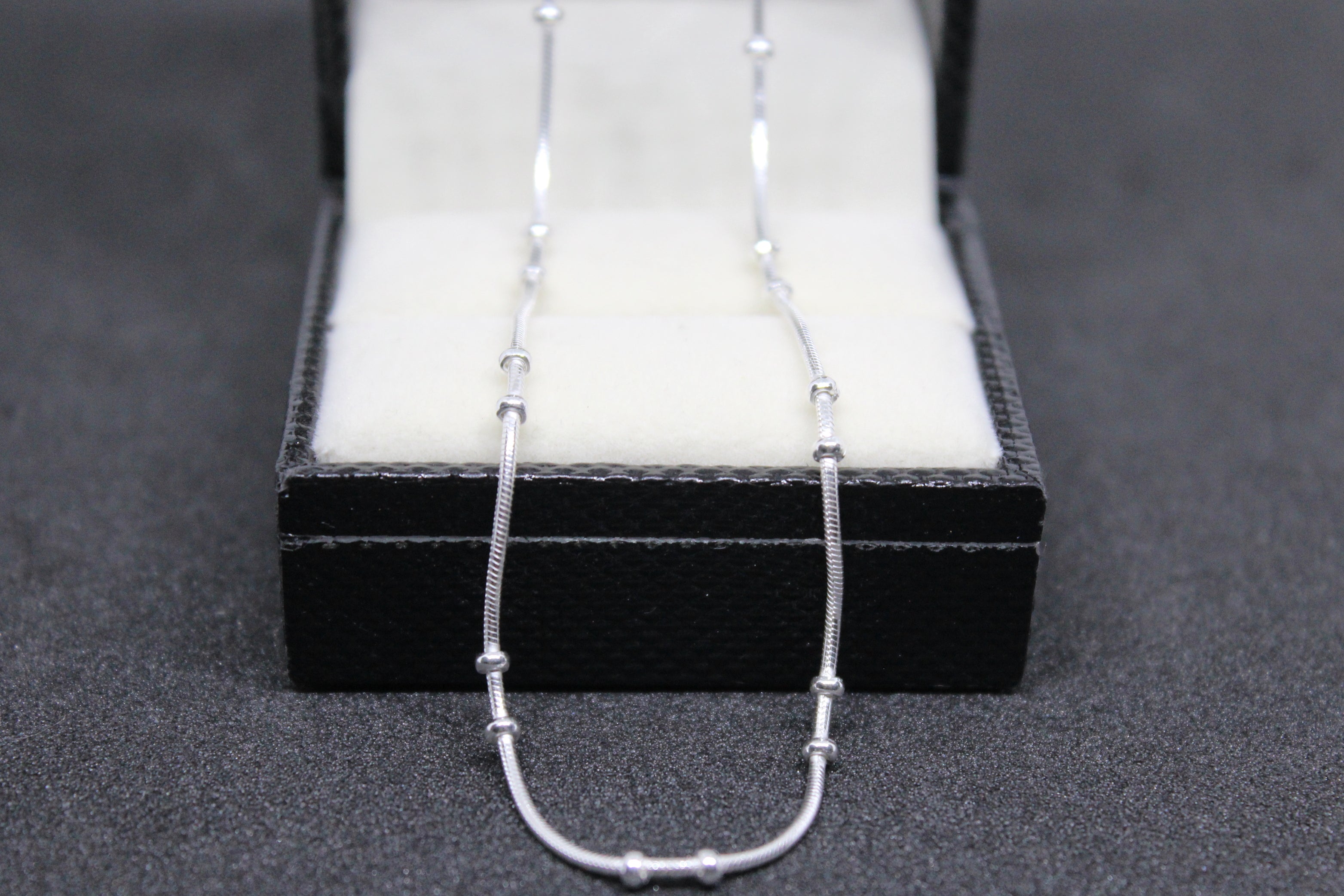 Delicate snake chain with silver beads