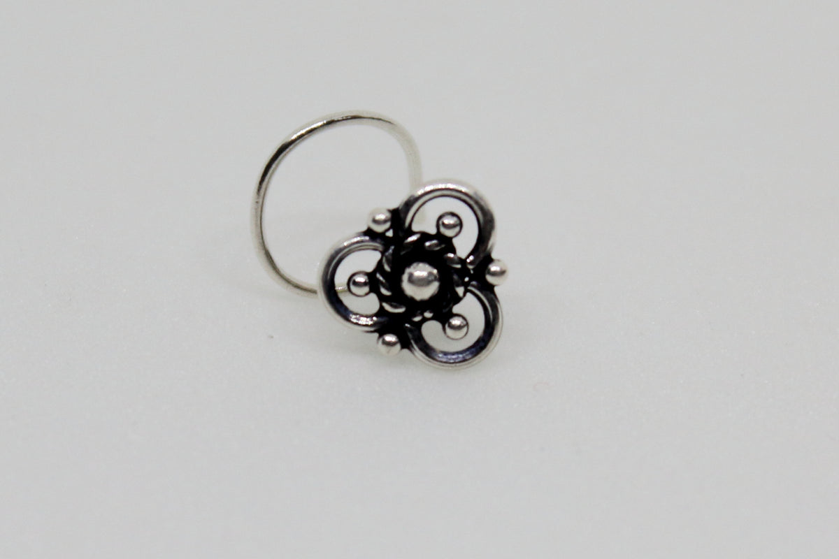 Tri Petal Rawa Nose Pin