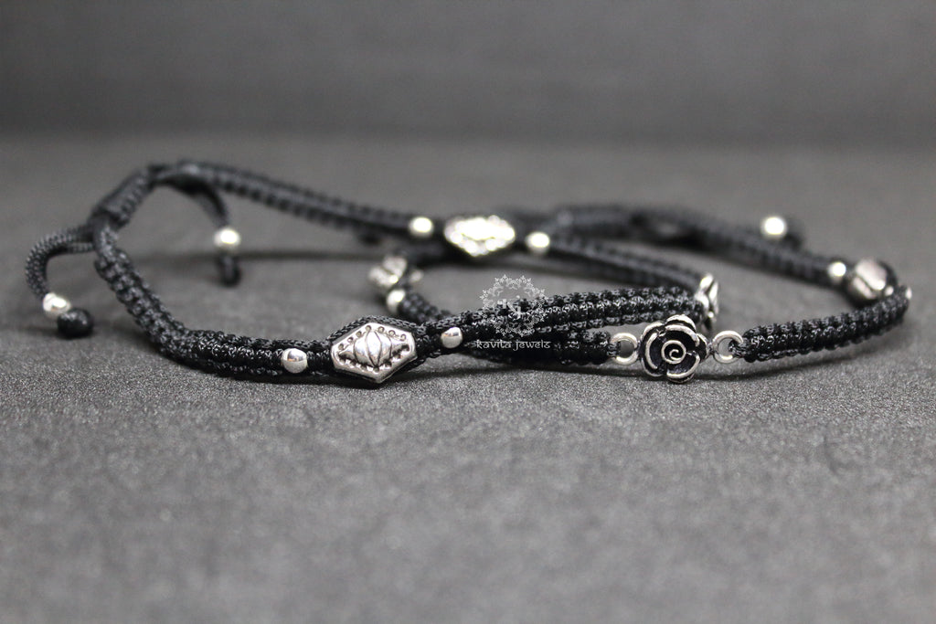 Rose Motif Thread Anklet