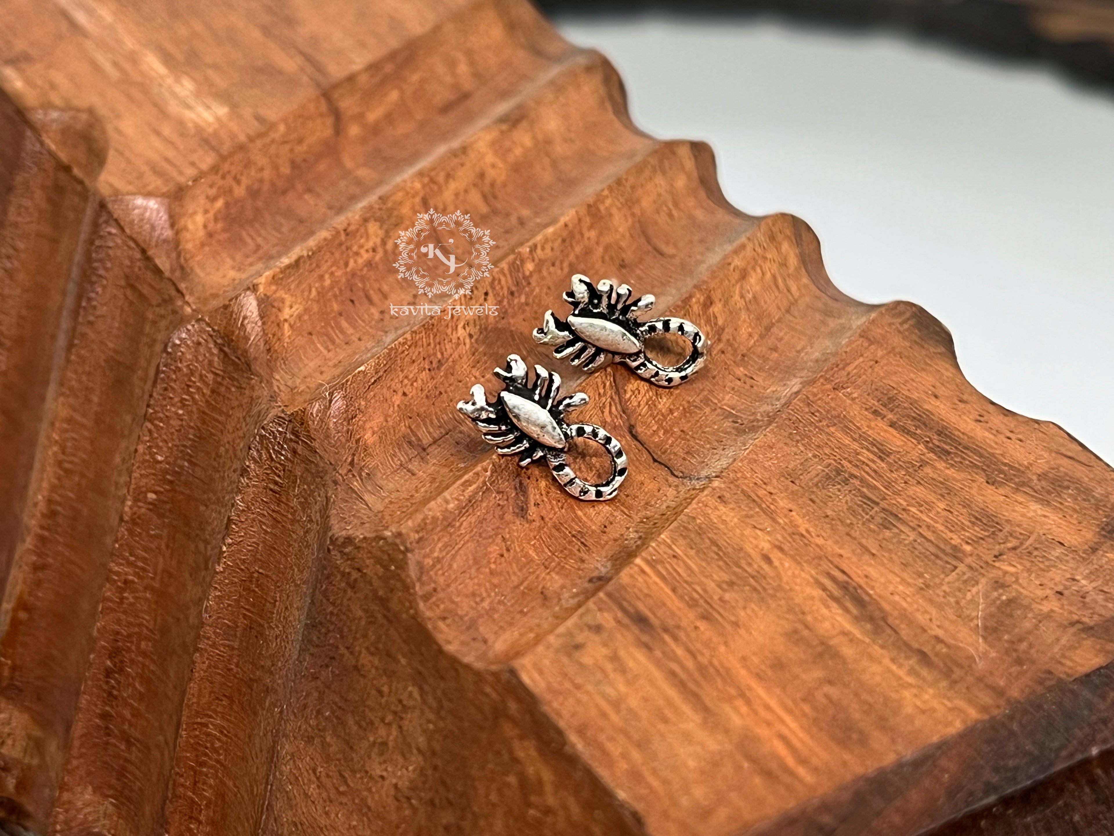 Mini Scorpion Studs