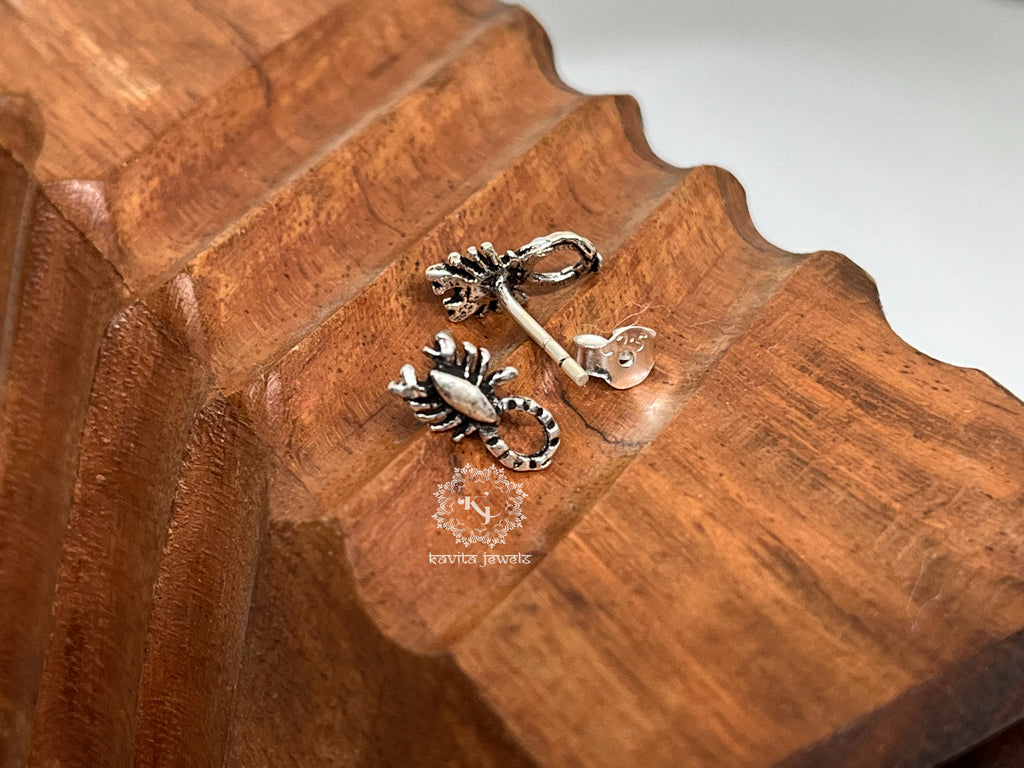 Mini Scorpion Studs