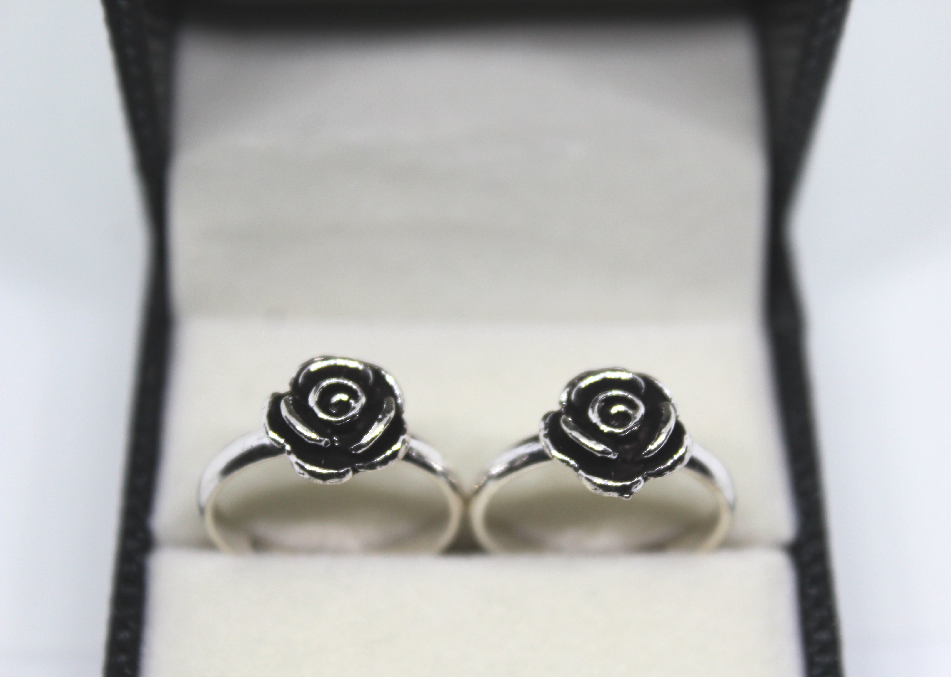Blooming Rose Toe Ring