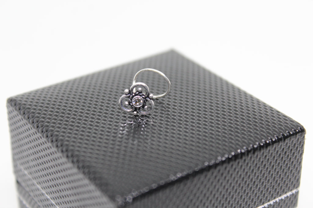 Tri Petal Rawa Nose Pin