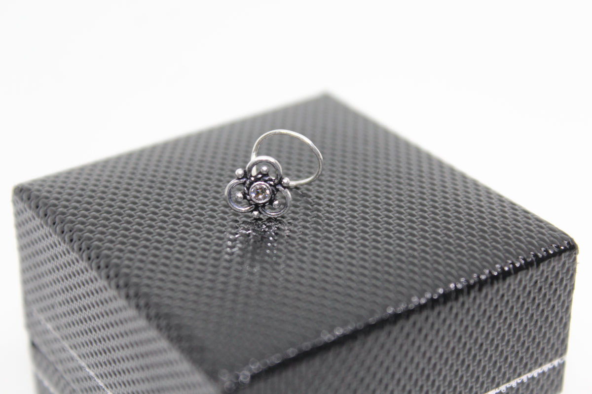 Tri Petal Rawa Nose Pin