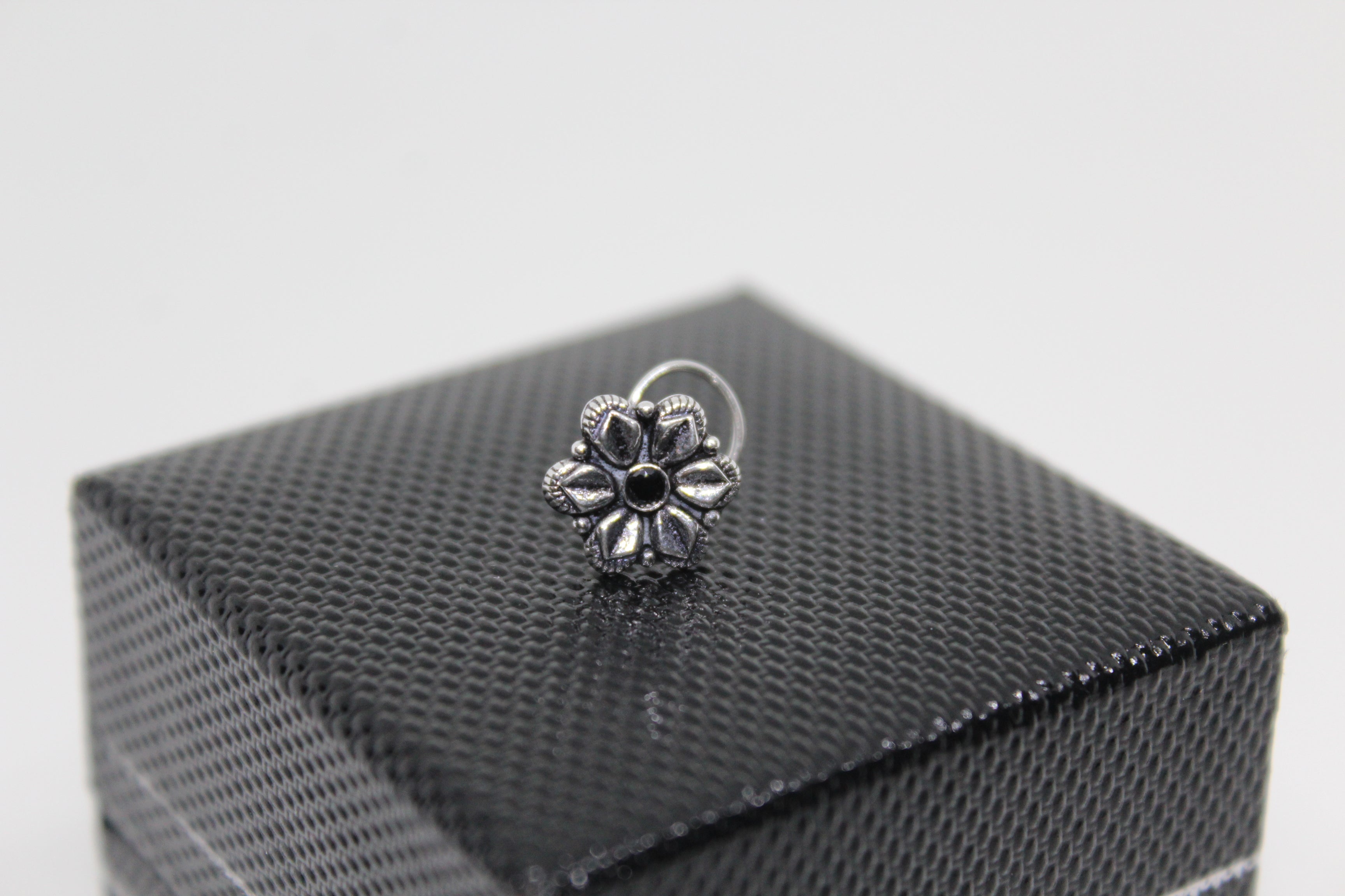 Flower Nose pin(Black)