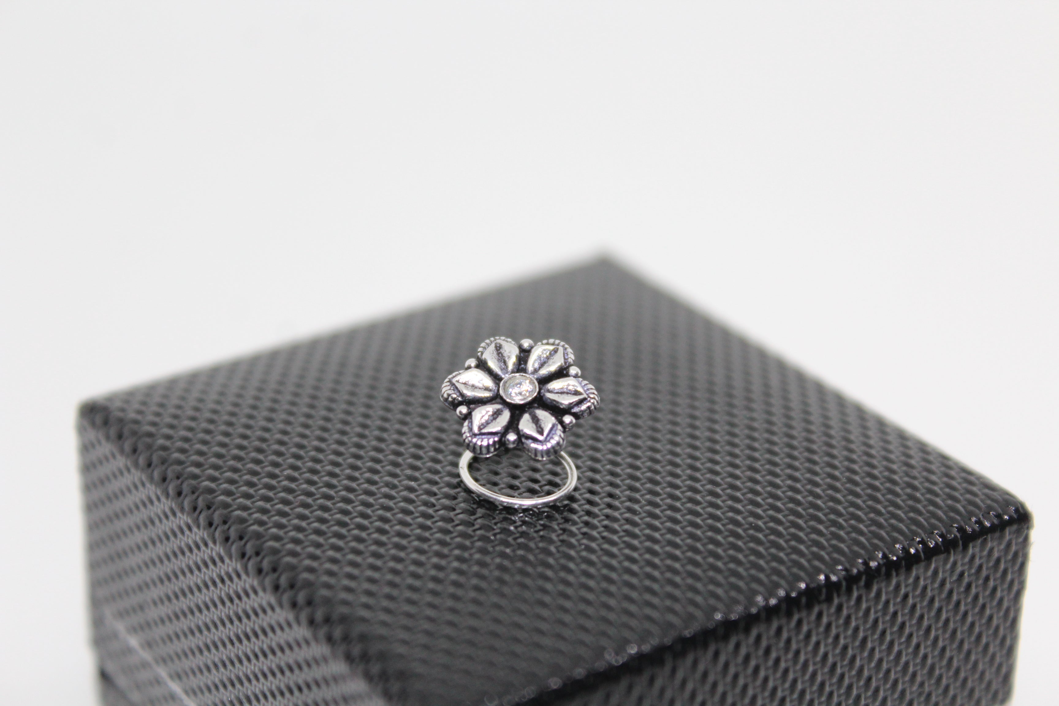 Flower Nose pin(White)