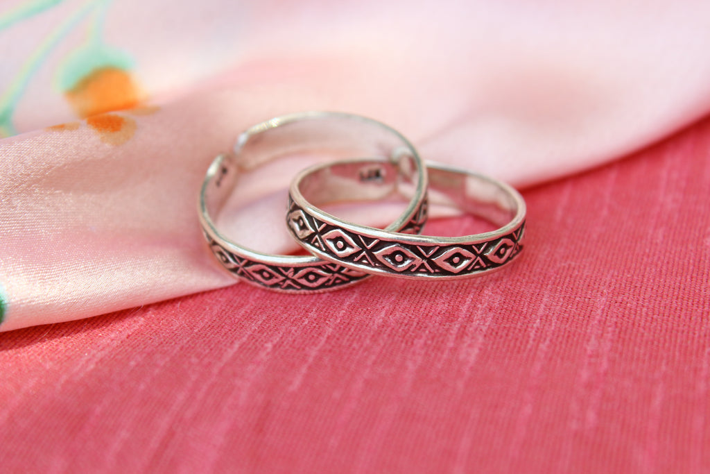 Oxidized carved thumb ring