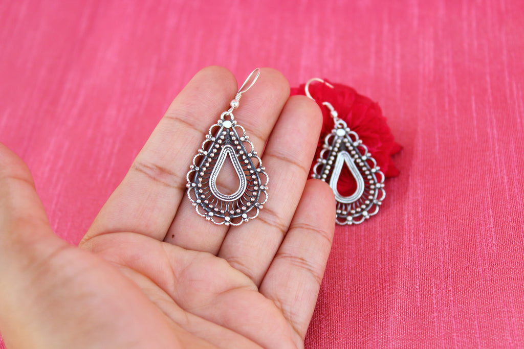 Filigree drop earring