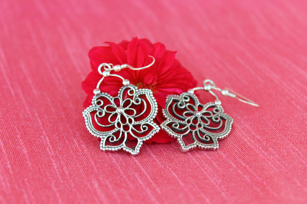 Filigree flower earring