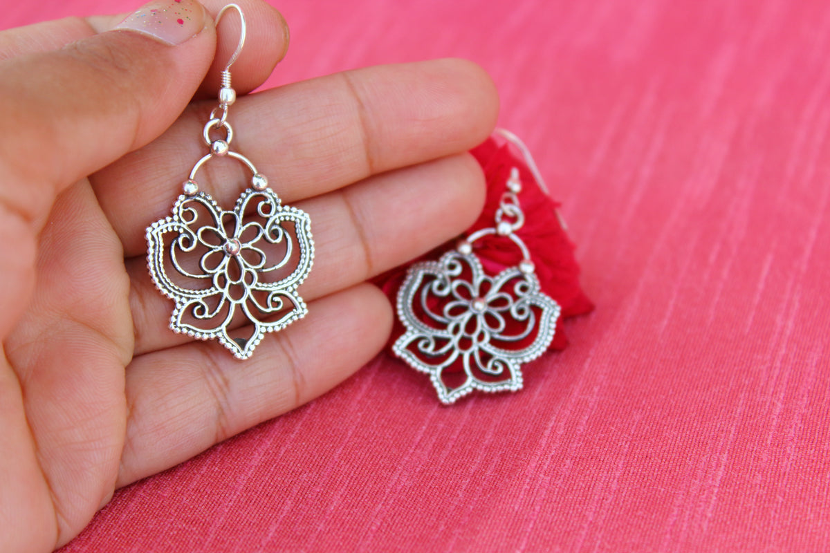 Filigree flower earring