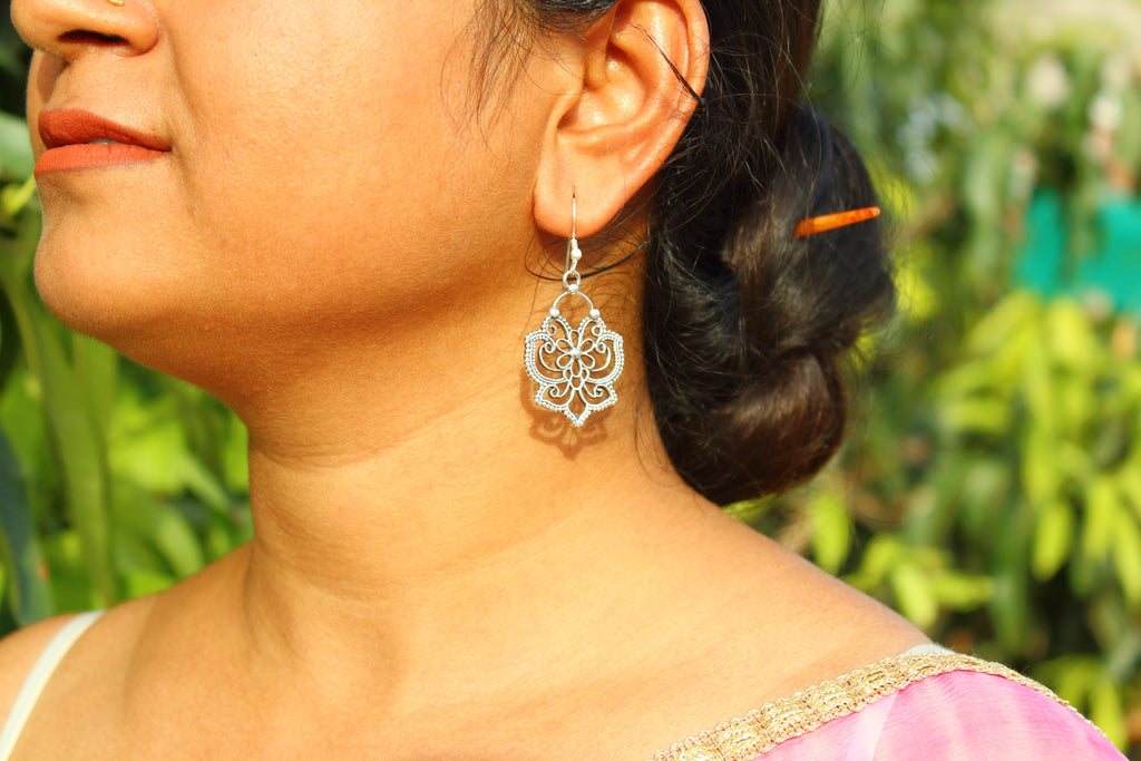 Filigree flower earring