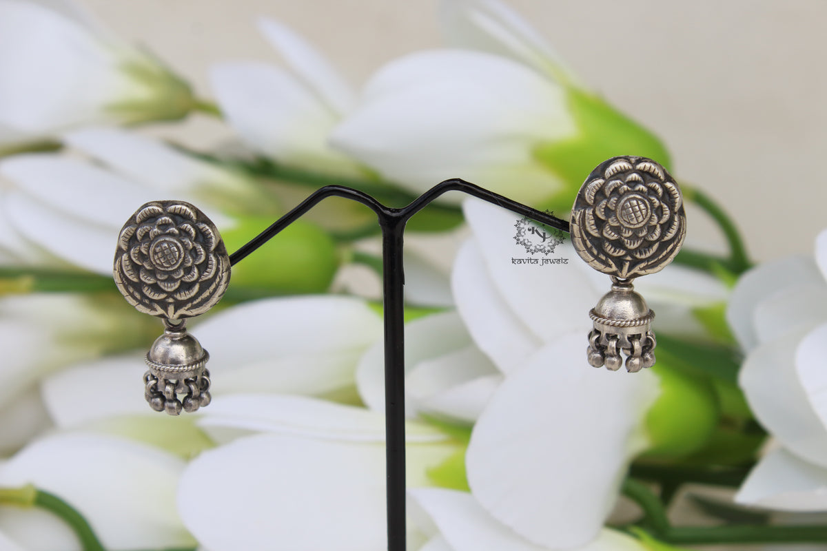 Detailed Flower Carved Jhumka