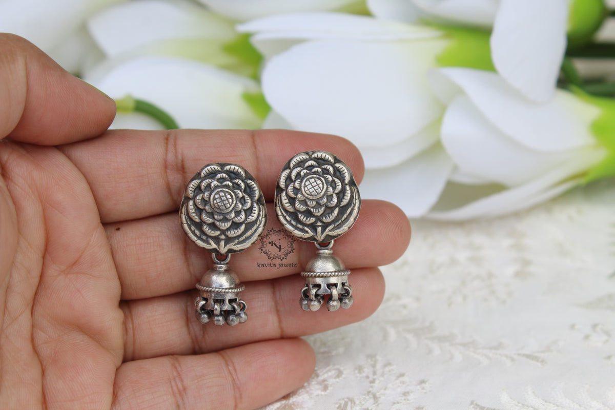 Detailed Flower Carved Jhumka