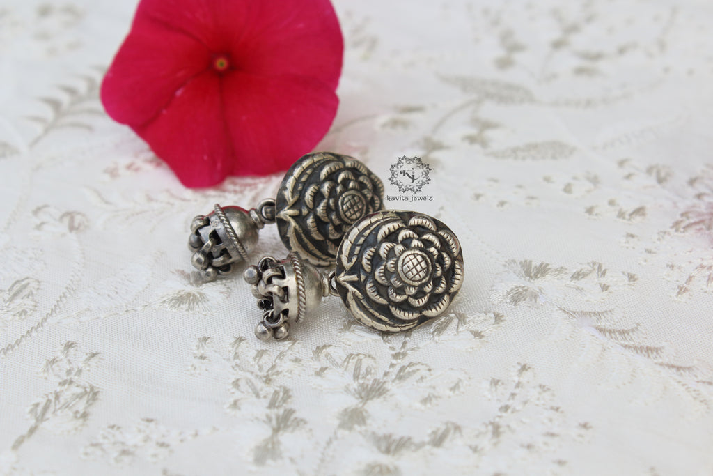 Detailed Flower Carved Jhumka