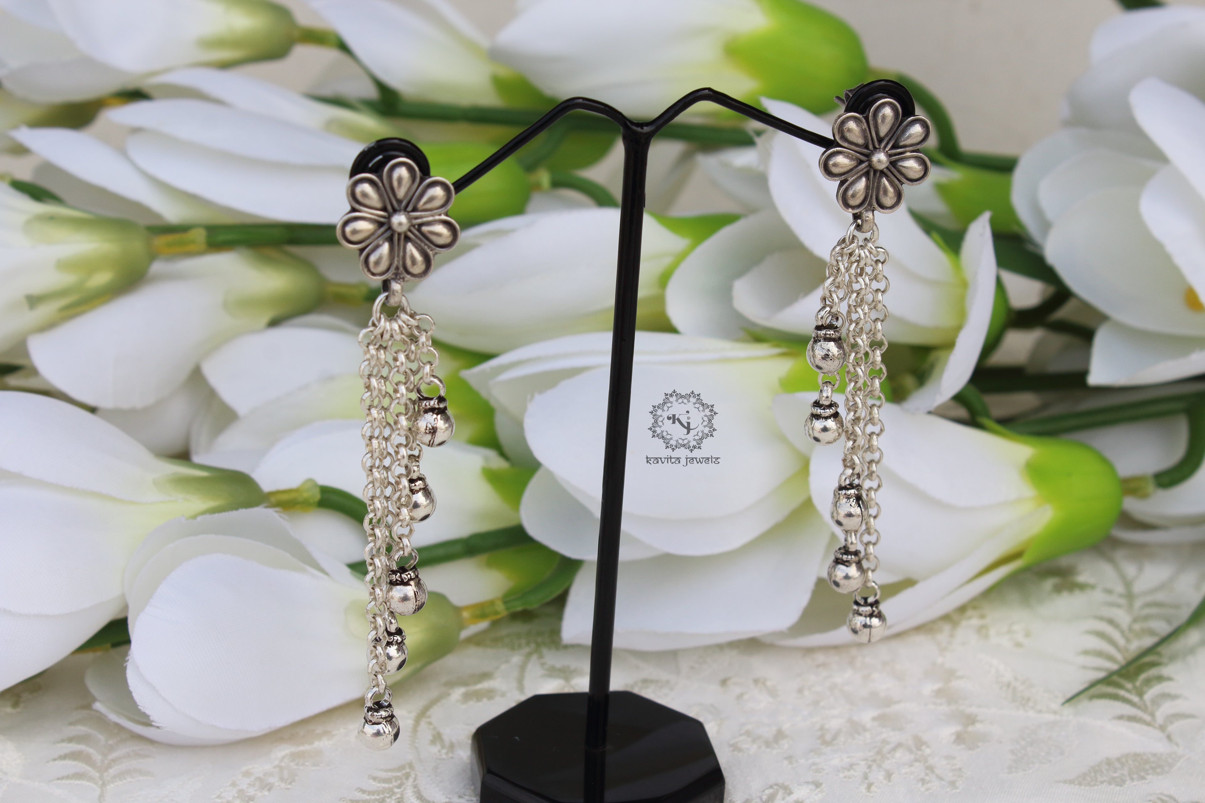 Sadabahar Carved Flower Layred Earrings