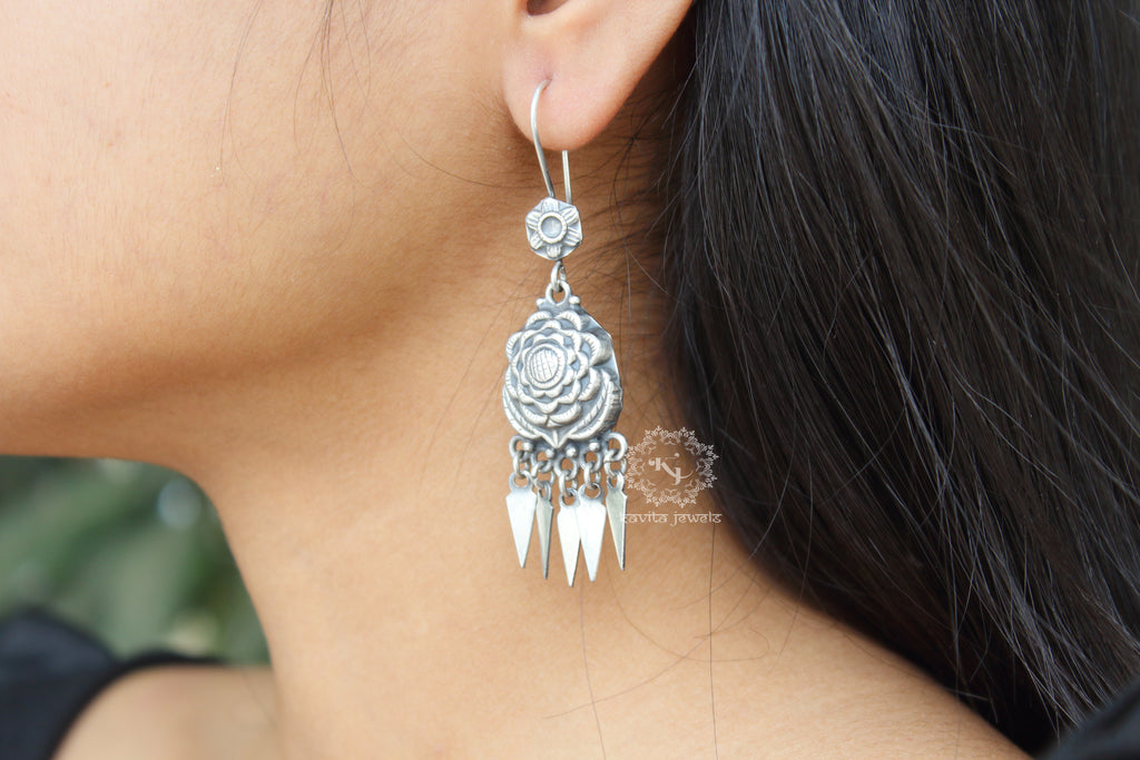 Flower Carved Spikes Hanging Danglers