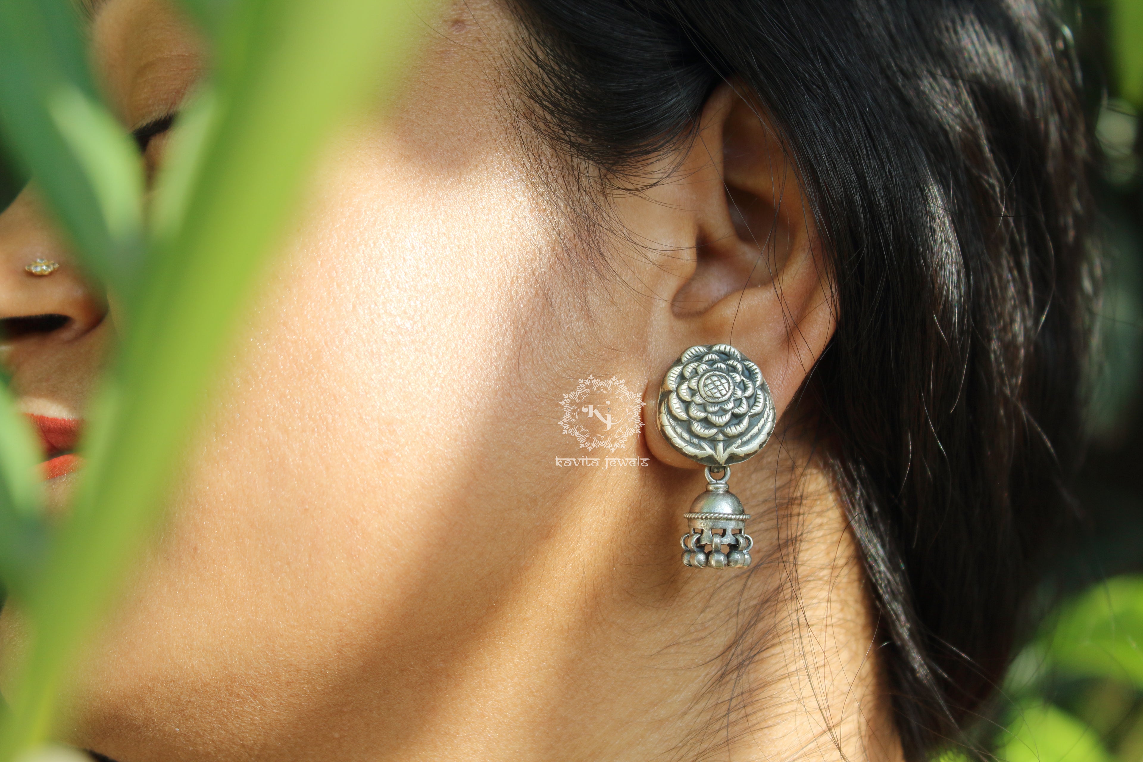 Detailed Flower Carved Jhumka