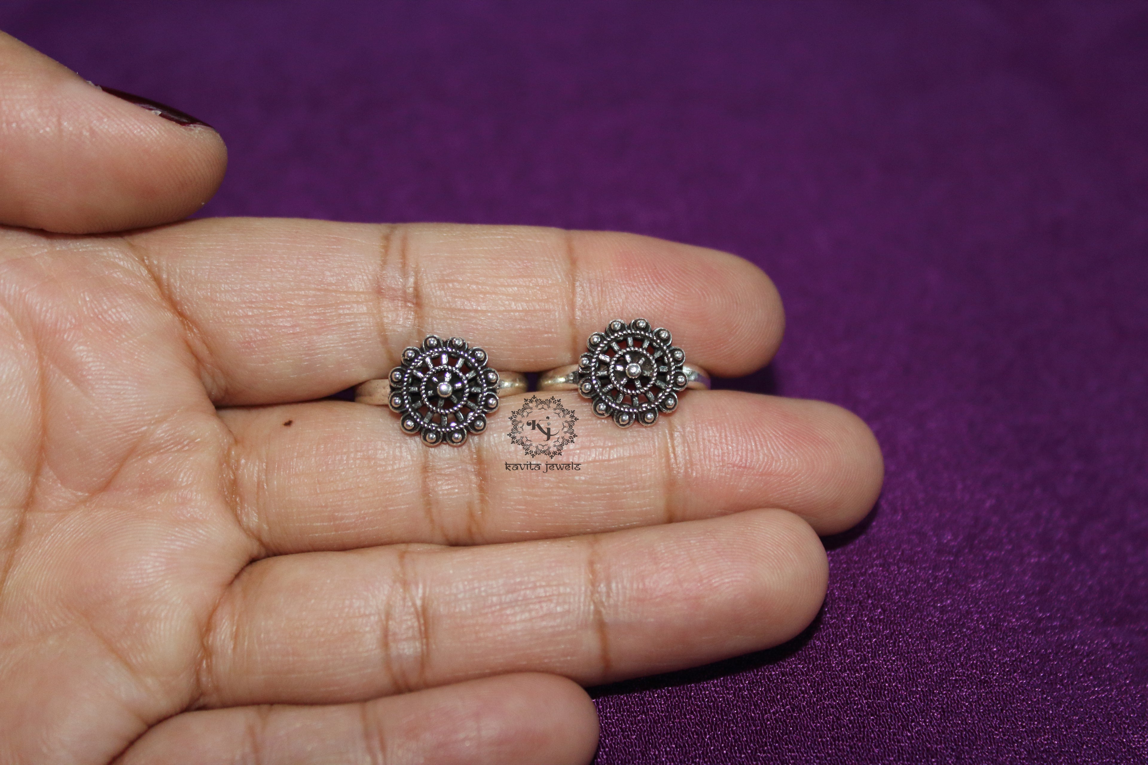Intricate Rawa Flower Toe Ring