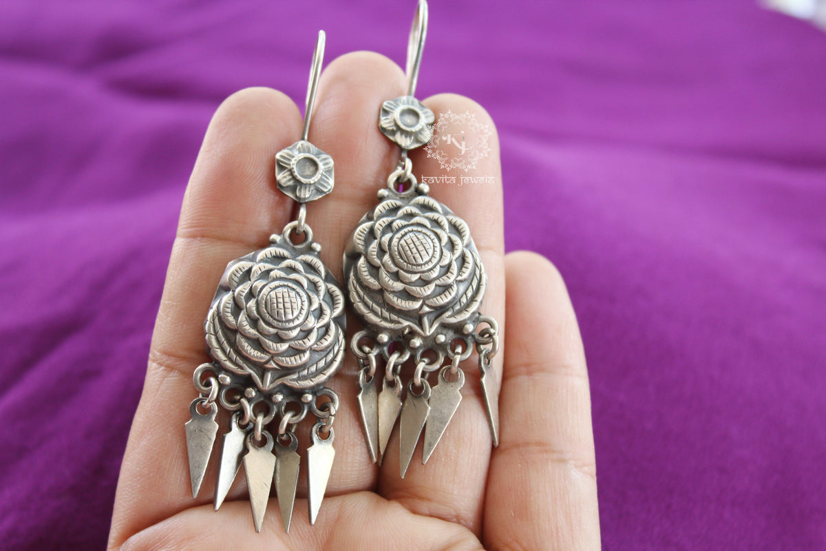 Flower Carved Spikes Hanging Danglers