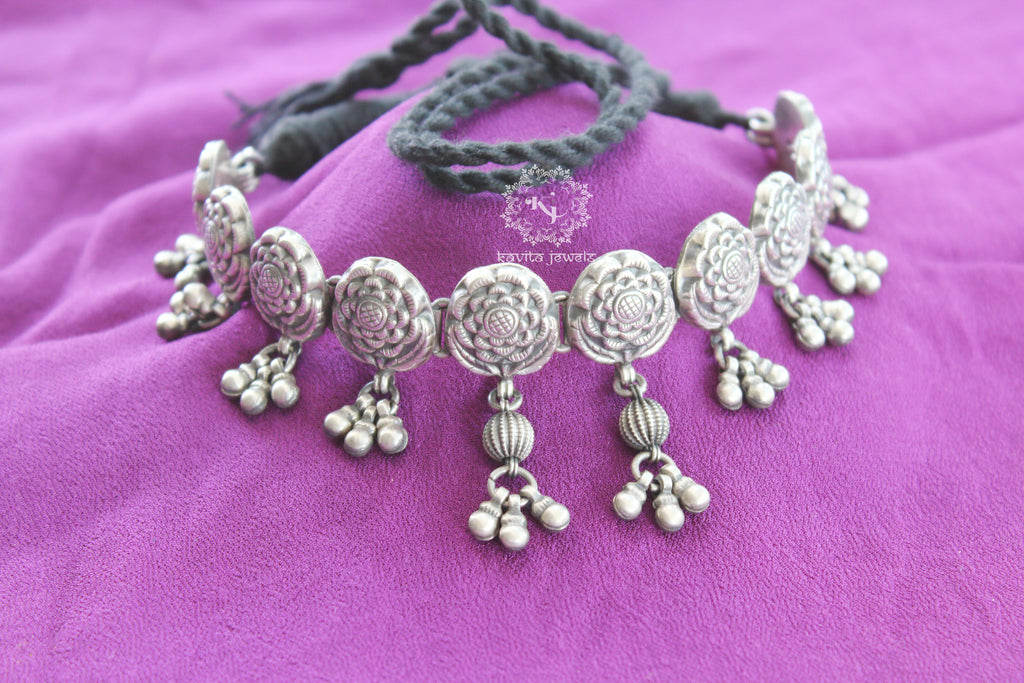 Detailed Flower Carved Ghungroo Necklace