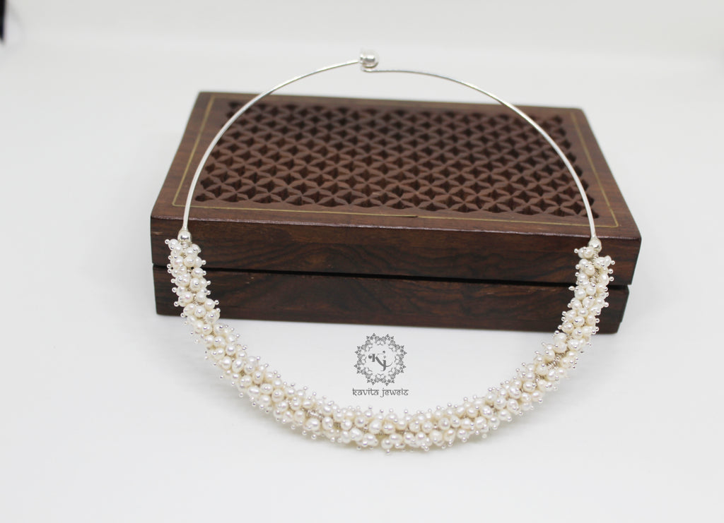 Pearl cluster hasli necklace