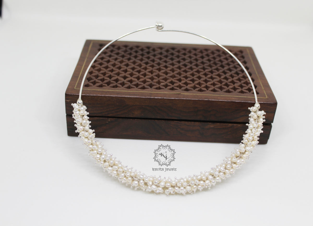 Pearl cluster hasli necklace