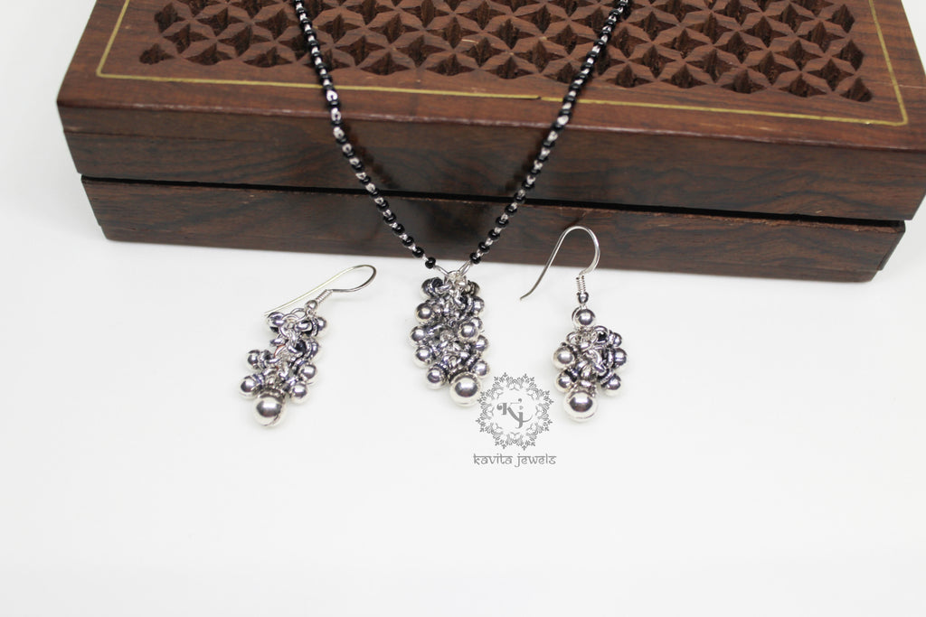 Ghungroo Cluster Mangalsutra with Earrings