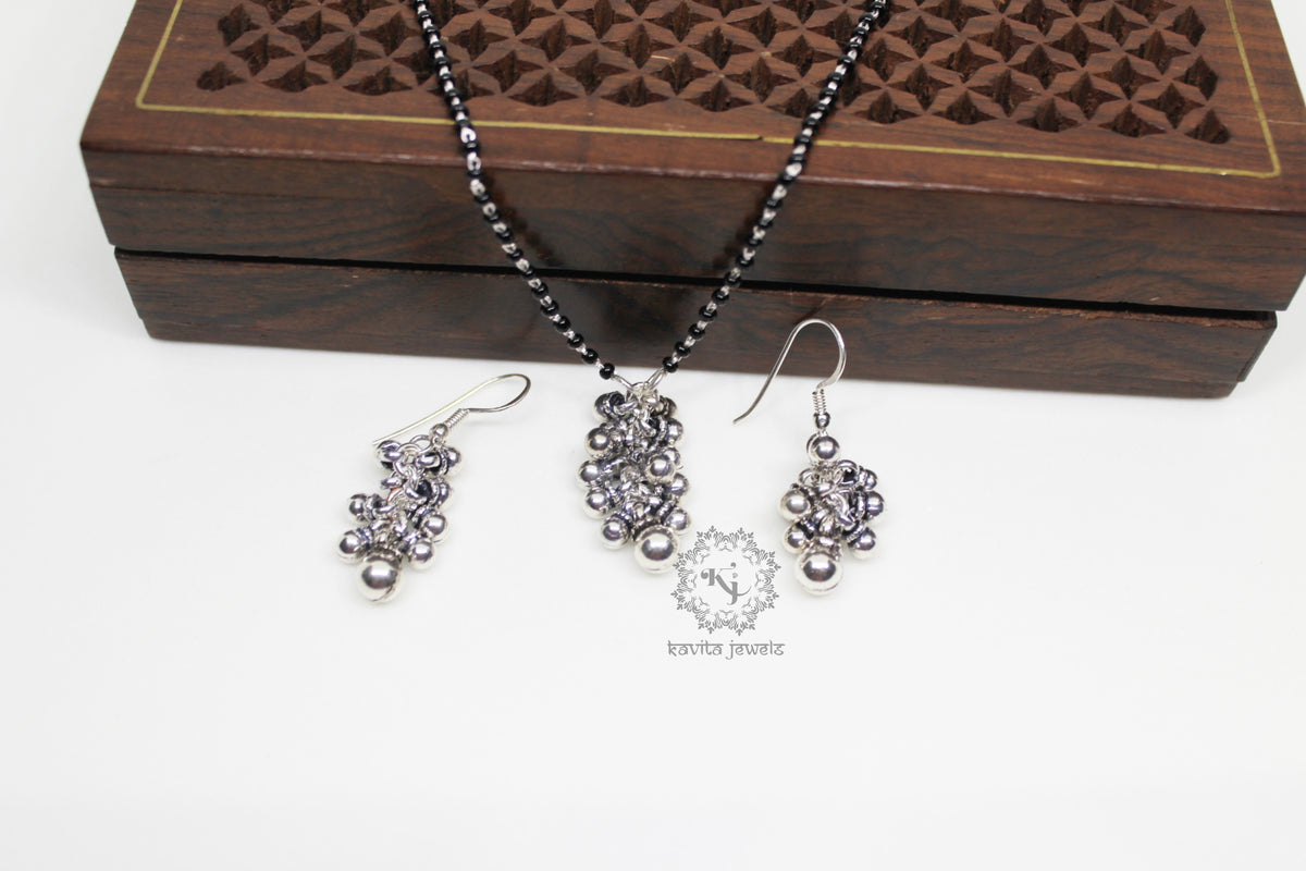 Ghungroo Cluster Mangalsutra with Earrings